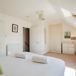 Townhouse With Parking Nyaraló Galway