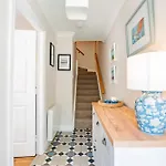 Townhouse With Parking Nyaraló