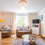 Townhouse With Parking Nyaraló *
