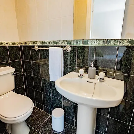 בית נופש Townhouse With Parking *