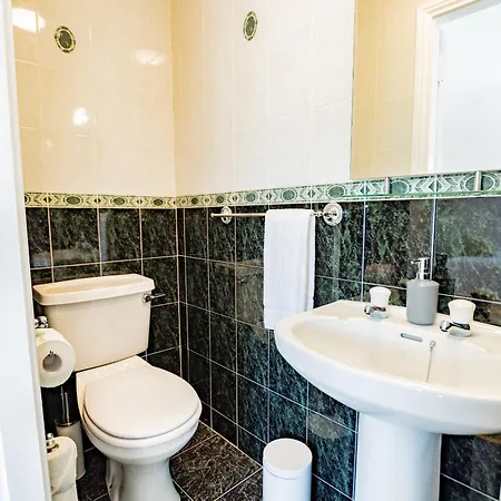 בית נופש Townhouse With Parking