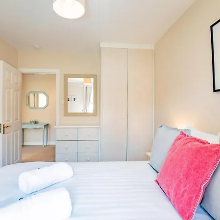 Townhouse With Parking בית נופש