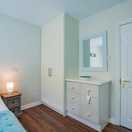 Townhouse With Parking * גלוואיי