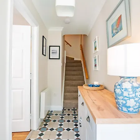 Townhouse With Parking בית נופש