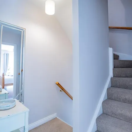 Townhouse With Parking גלוואיי