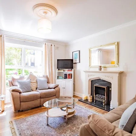 Townhouse With Parking בית נופש