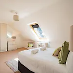Townhouse With Parking * Galway