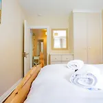Townhouse With Parking *