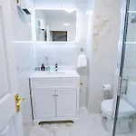 Townhouse With Parking * Galway