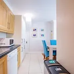 Townhouse With Parking Feriehus Galway