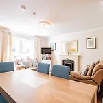 Townhouse With Parking Feriehus Galway