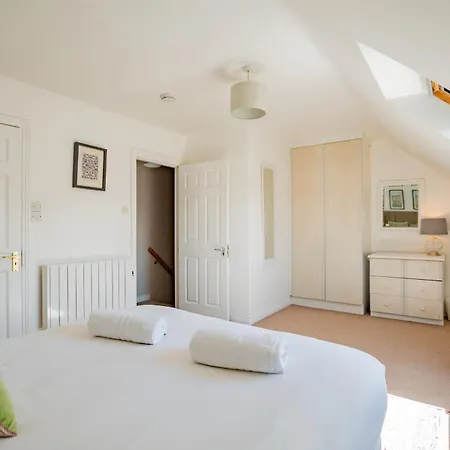 Townhouse With Parking Feriehus Galway