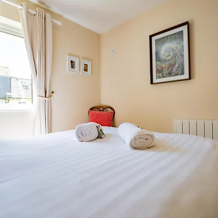 Feriehus Townhouse With Parking Galway