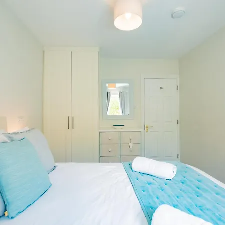 Townhouse With Parking Feriehus Galway