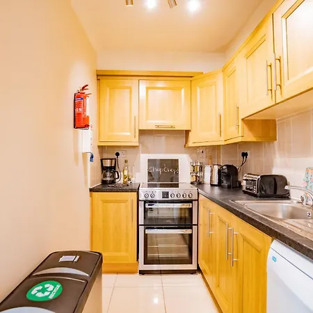 Townhouse With Parking *
