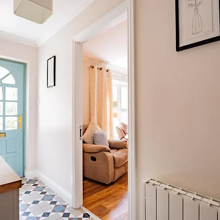 Townhouse With Parking *