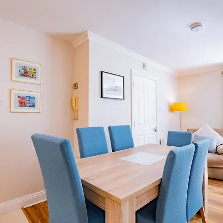 Townhouse With Parking * 戈尔韦