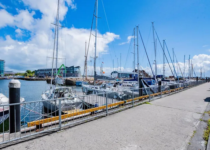 Townhouse With Parking Feriehus Galway