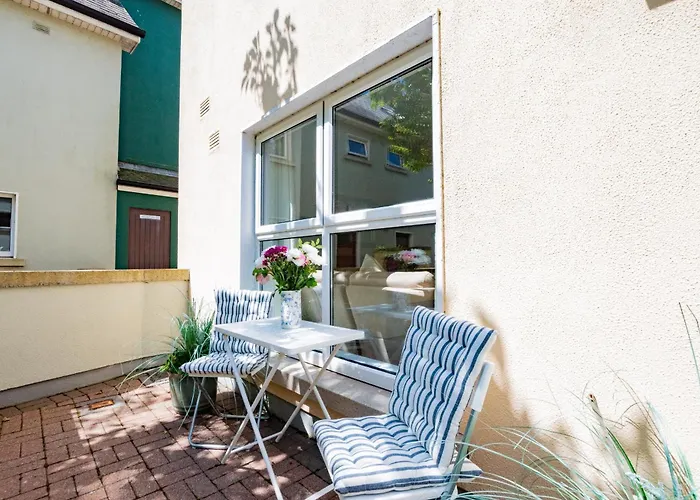 Townhouse With Parking Feriehus Galway