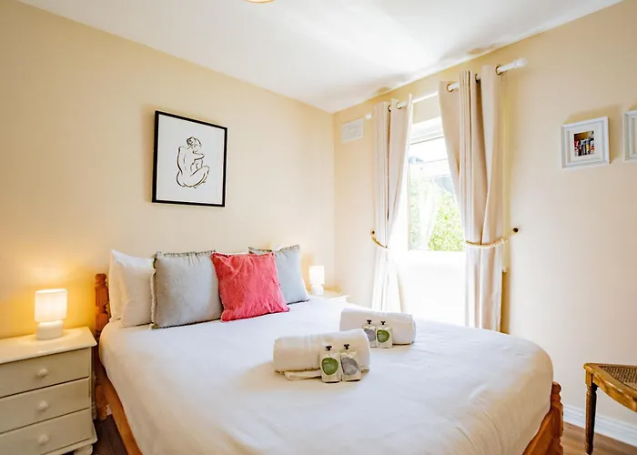 Townhouse With Parking *