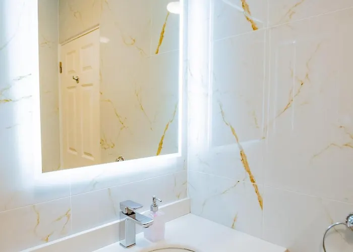 Townhouse With Parking Feriehus *