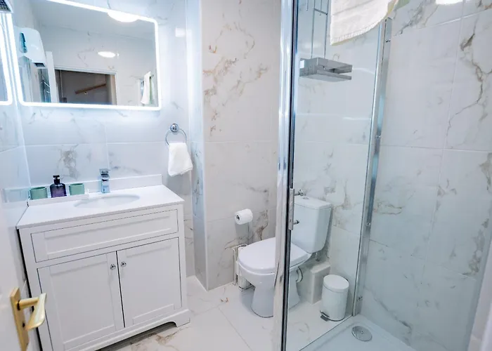 Townhouse With Parking *