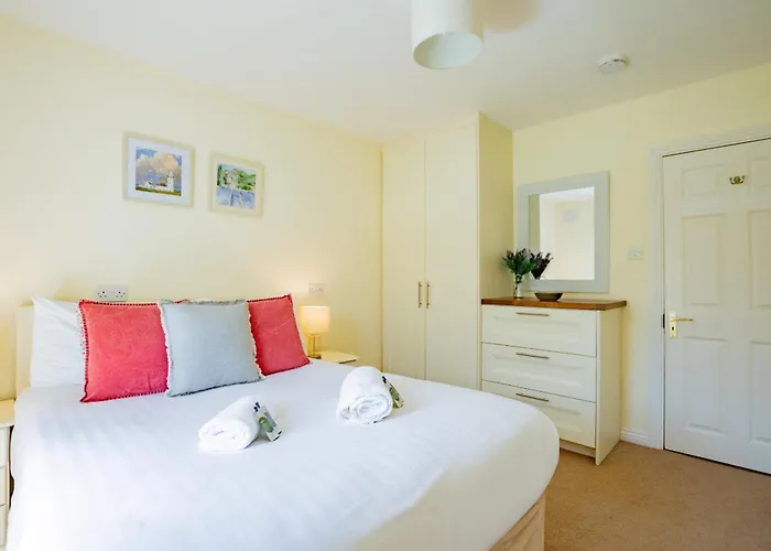 Townhouse With Parking *