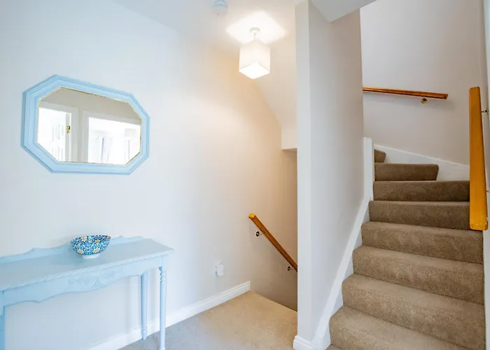 Hébergement de vacances Townhouse With Parking