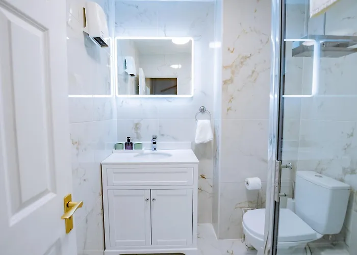 Hébergement de vacances Townhouse With Parking *