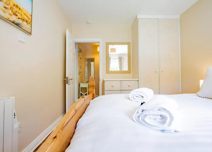 Townhouse With Parking *