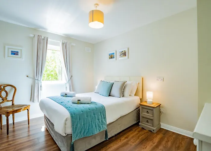 Hébergement de vacances Townhouse With Parking