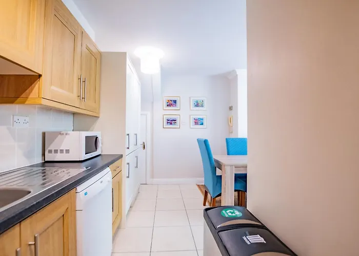 Townhouse With Parking Feriehus Galway