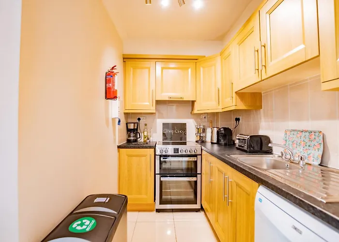 Townhouse With Parking *