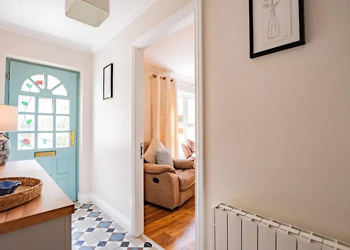 Townhouse With Parking *