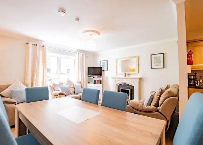 Townhouse With Parking Feriehus Galway