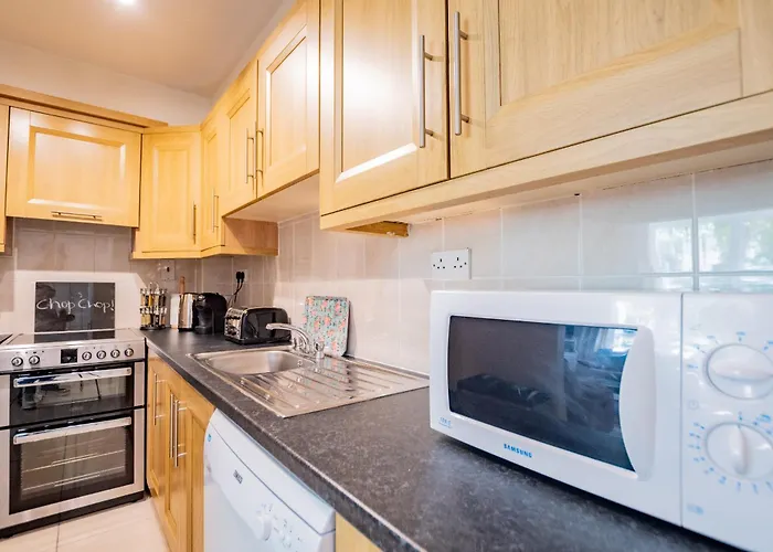 Townhouse With Parking *